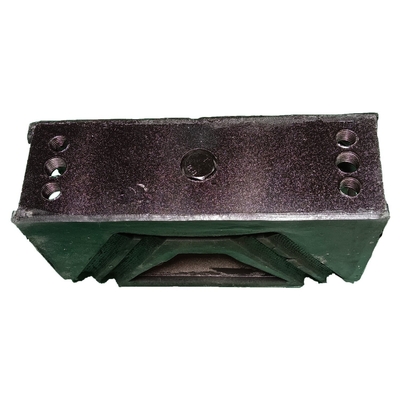 قطعات سیستم چرخ ران Sinotruk HOWO موتور کامیون براکت چسب لاستیکی Az9725590031