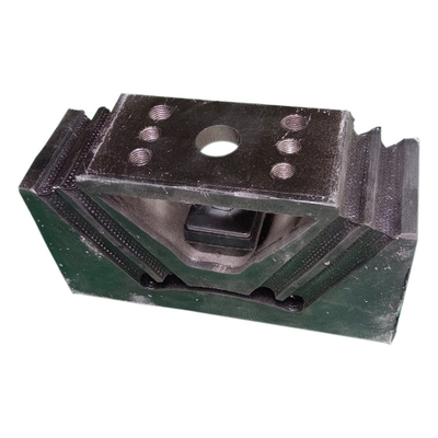 قطعات سیستم چرخ ران Sinotruk HOWO موتور کامیون براکت چسب لاستیکی Az9725590031