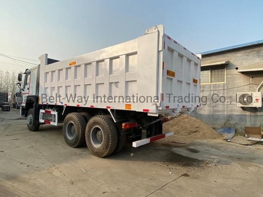 سیاست بازپرداخت Sinotruk HOWO کامیون 371HP 25-30 تن بارگیری 5.4m انتقال دستی