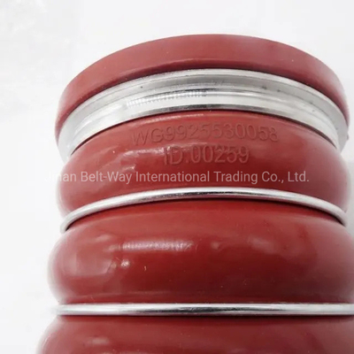 0.6 کیلوگرم لوله لاستیکی خروجی بین خنک کننده برای Sinotruck HOWO قطعات قطعی کامیون Wg9925530058
